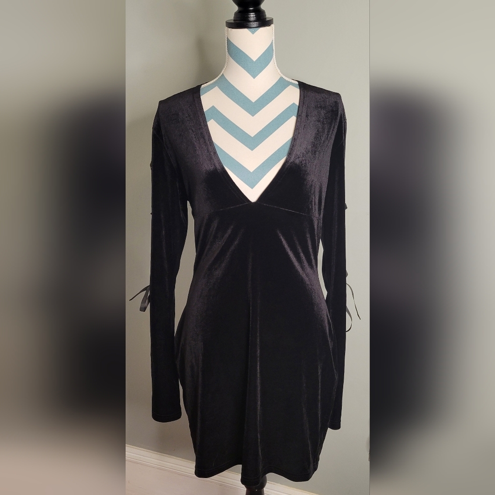 Long Sleeve Laced Sleeve Velvet Mini Dress Size M